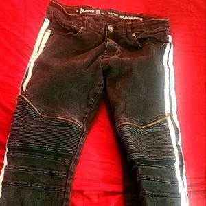 Black skinny zipper jeans